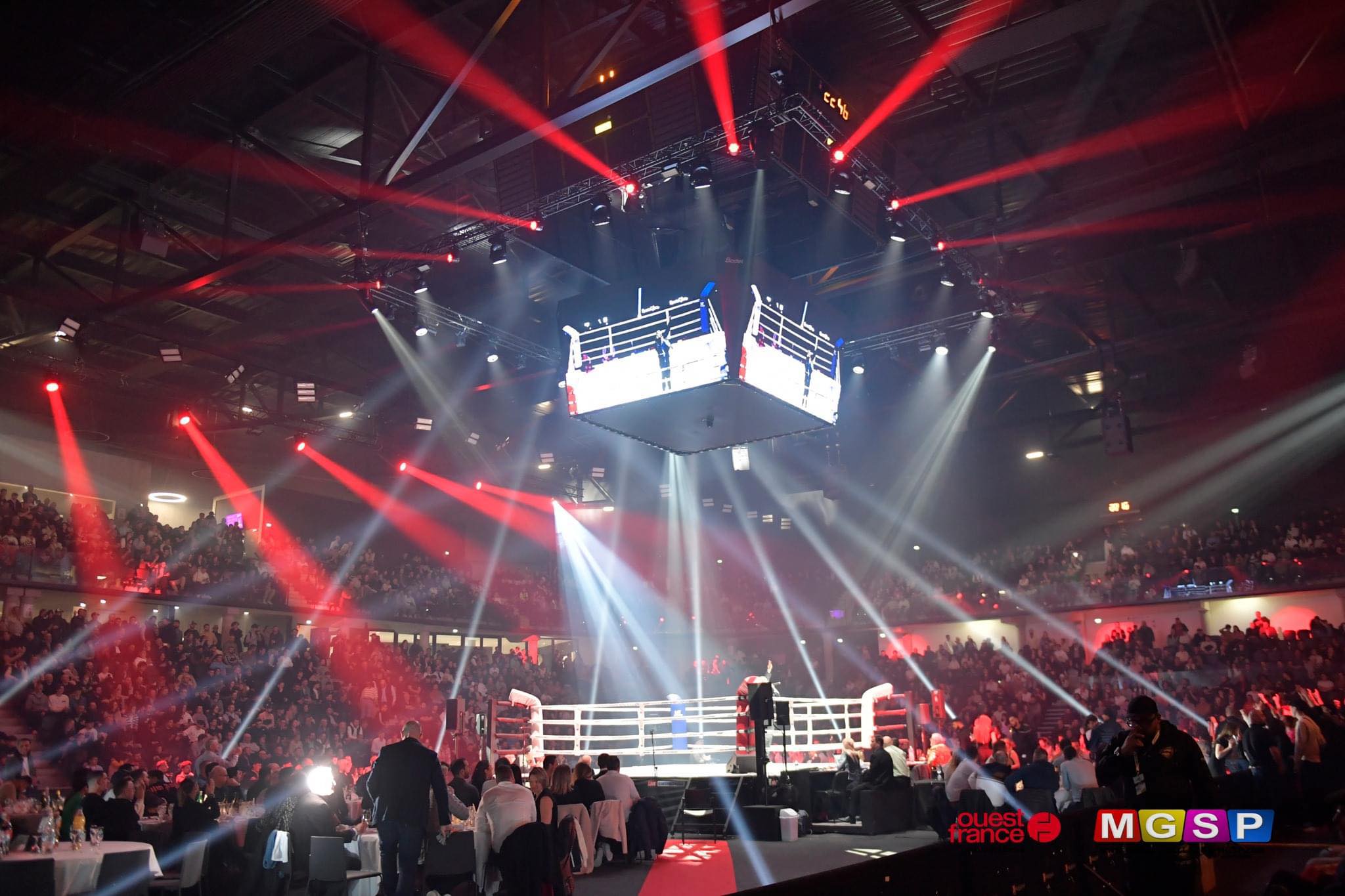 Voici le palais des sports lors de la soirée de la Nuit des combattants 2 ou c'est dérouler plusieurs combat professionnel dont le championnat d'Europe.