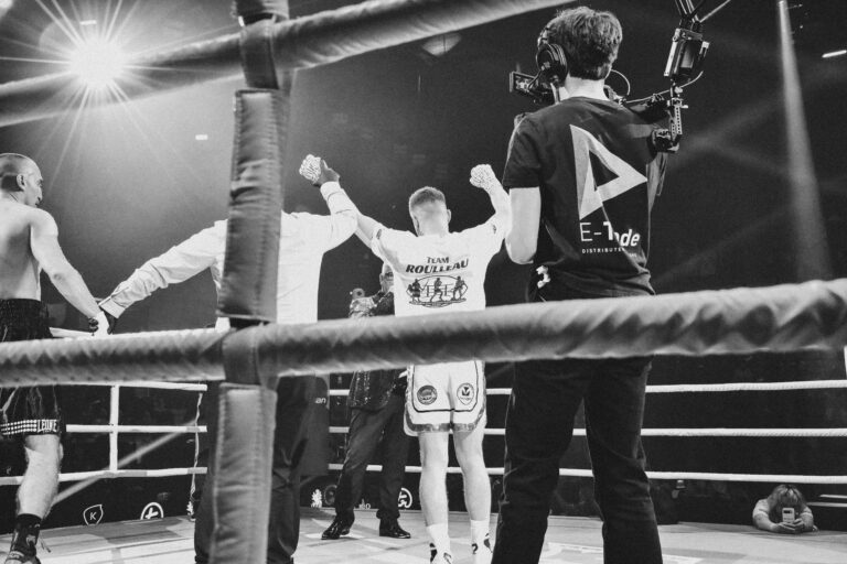 Le 27 mars 2026, Jérémy Roulleau a participé à la Nuit des combattants au palais des sports de Caen et a remporté son combat par KO technique lors du dernier round, un affrontement maîtrisé mais captivant, entouré de son équipe : Florents Roulleau, Adrien Roulleau d’Élite Forme et Horélie du Club de Boxe de Fleury-sur‑Orne.